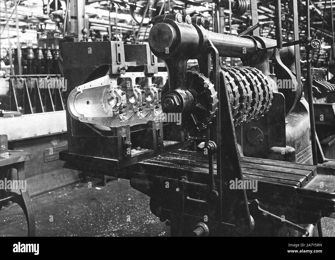 Curtiss OX-5 de fabrication de moteurs d'avion à l'usine Willys-Morrow, Elmira, New York. La mouture 1918 roulements conduite à cheval Banque D'Images