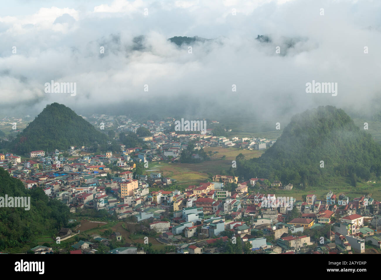 Vue de dessus d'alentours de Quan Ba montagnes jumelles ou des montagnes de fées Banque D'Images