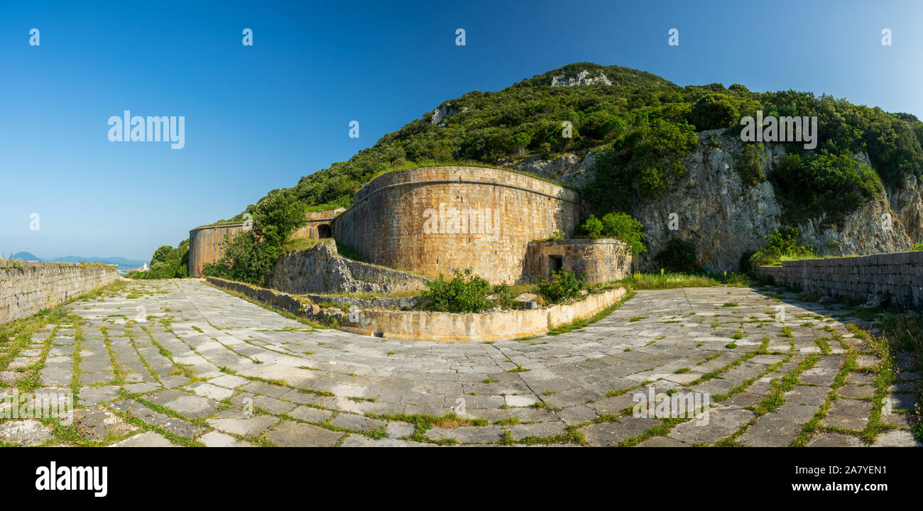 Vieux fort abandonné près de l'océan panorama Banque D'Images