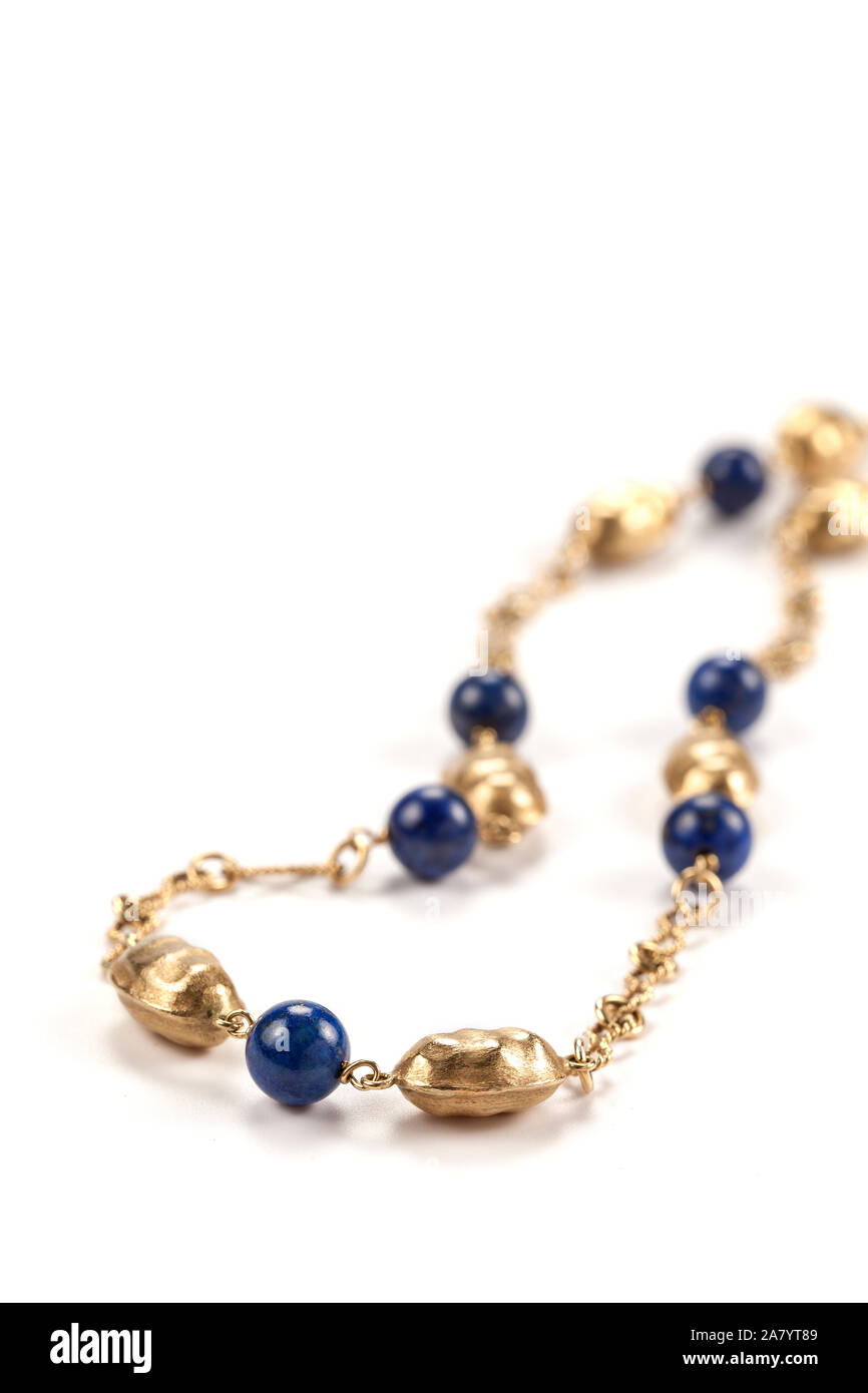 Collier en or et lapis-lazuli. Banque D'Images