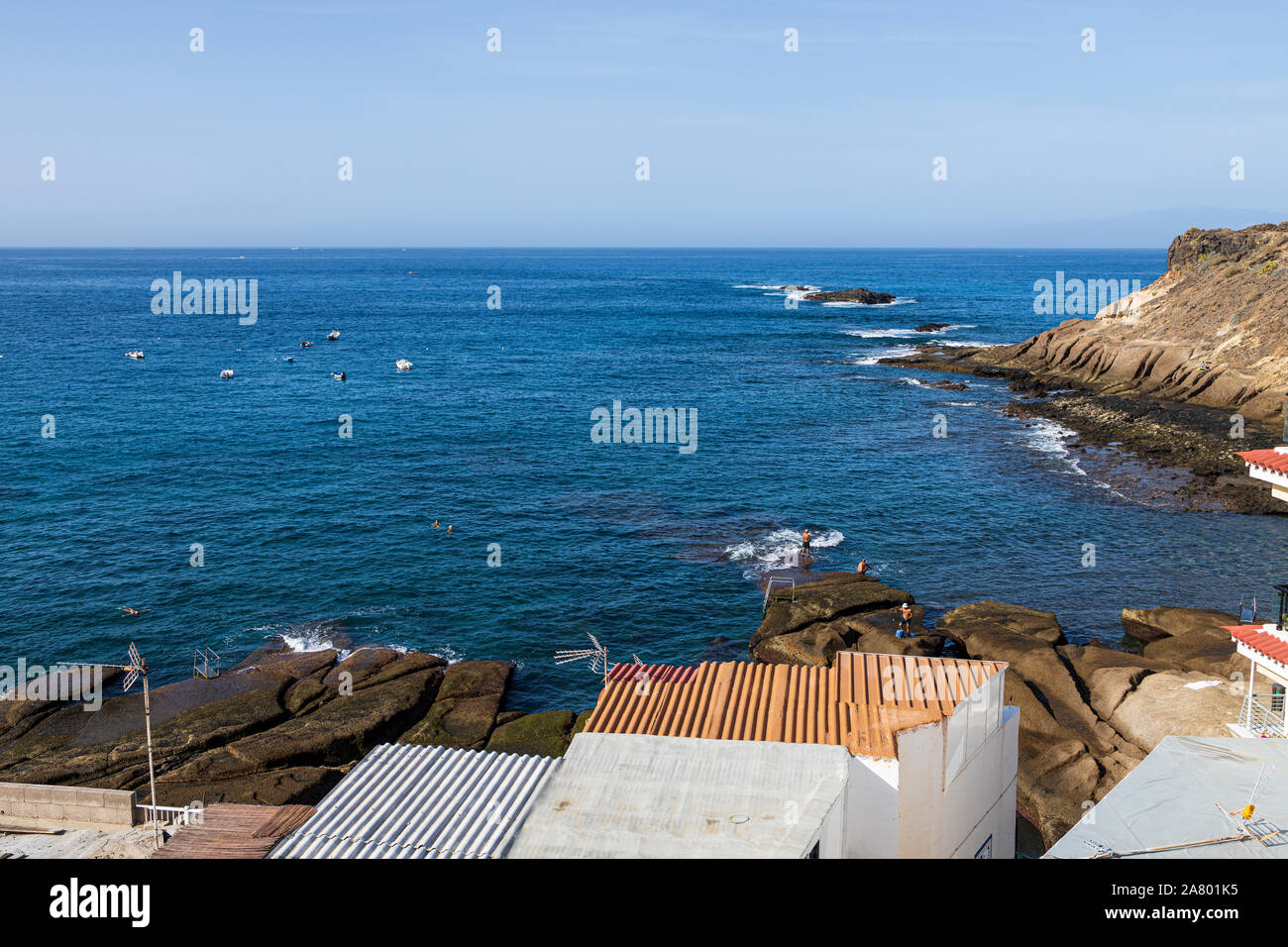 Vue sur les toits de la mer à La Caleta, Costa Adeje, Tenerife, Canaries, Espagne Banque D'Images