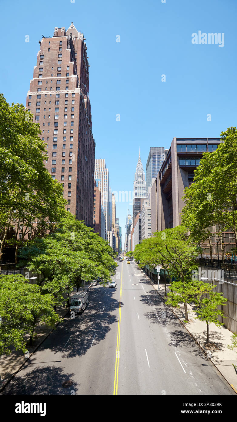 East 42nd Street à New York dans le cadre d'une journée ensoleillée, USA. Banque D'Images