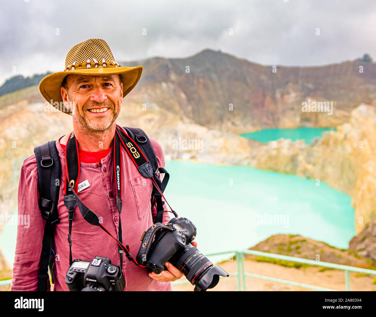 Georg Berg, journaliste et photographe à Kelimutu Volcan, Indonésie Banque D'Images