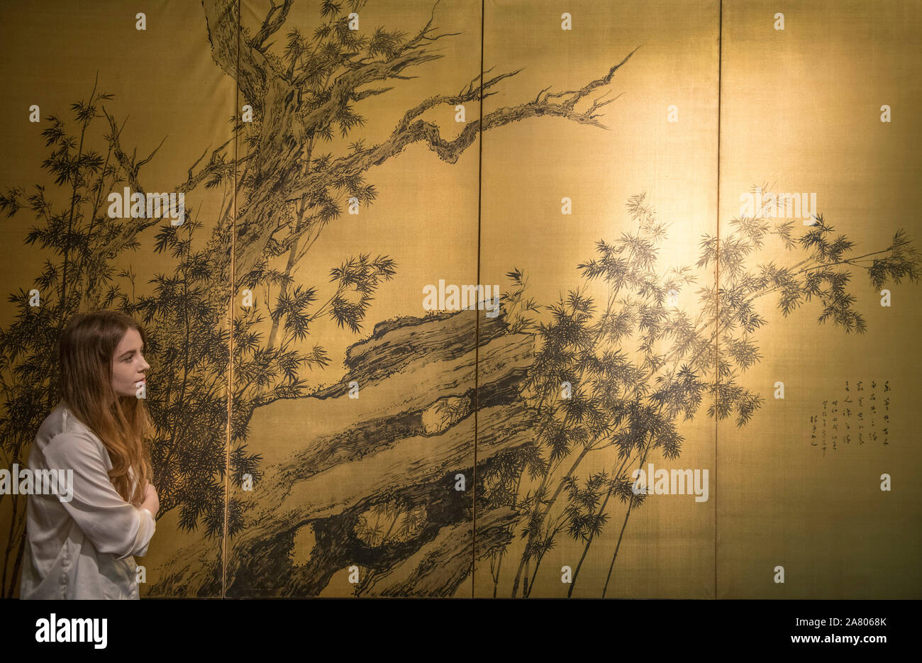 Bonhams, New Bond Street, London, UK. 5 novembre 2019. Une exceptionnelle collection royale, contenant des travaux de laque créé par certains des artistes les plus acclamés à sortir au Japon au cours de la période Edo et Meiji, sur l'avis avant la vente le 7 novembre. Image : Matsubayashi Keigetsu (1876-1963) Bambou et Rock, l'ère Showa (1926-1989), mai 1946, Estimation : € 15,000-18,000. Credit : Malcolm Park/Alamy Live News. Banque D'Images