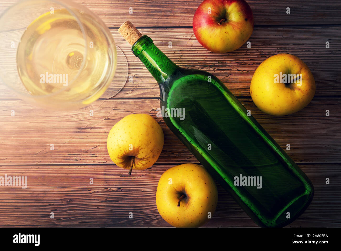 Vin de pomme ou le cidre fait maison Banque D'Images