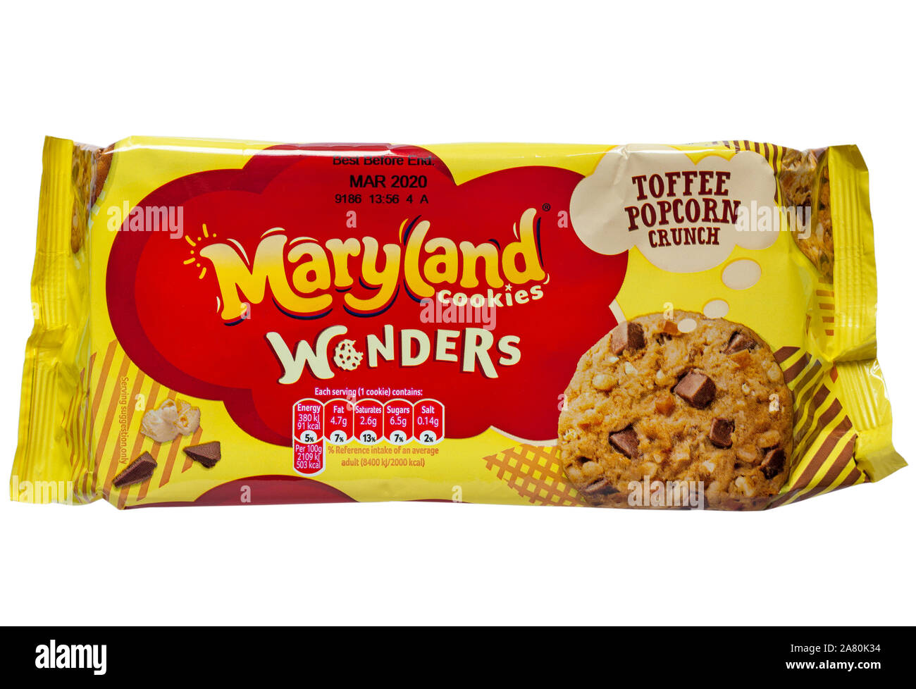 Paquet de Maryland cookies caramel crunch popcorn merveilles isolé sur fond blanc Banque D'Images