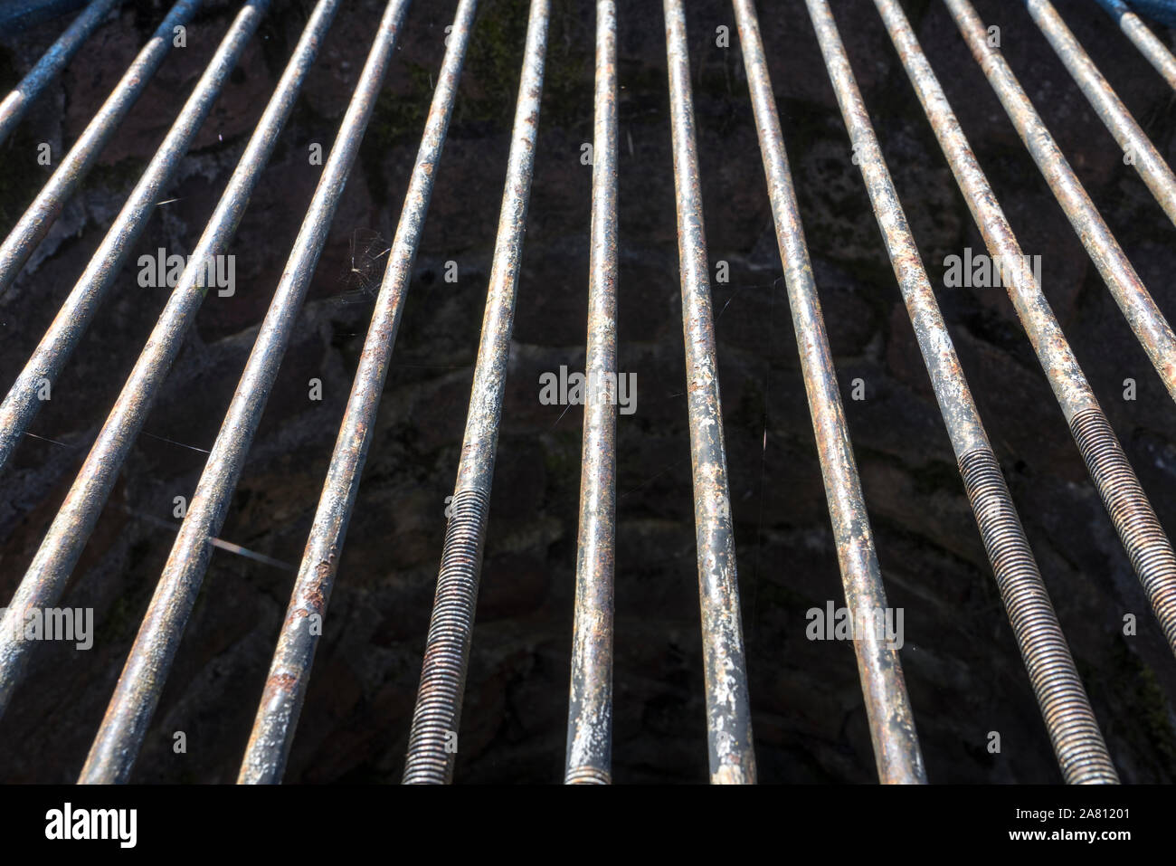 Old rusty metal grid, structure métallique Banque D'Images