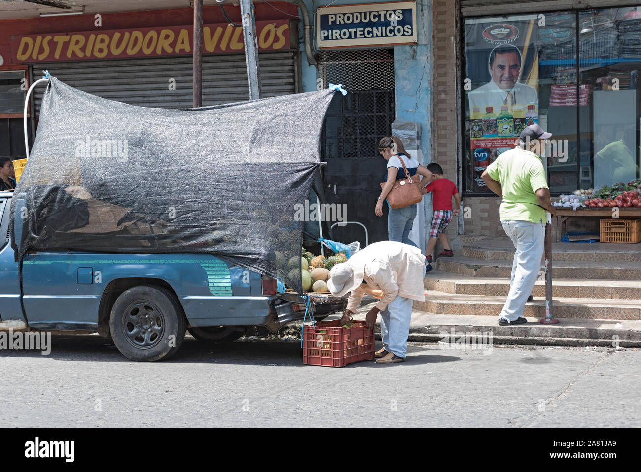 Les fruits et légumes frais d'un vendeur de rue à David panama Banque D'Images