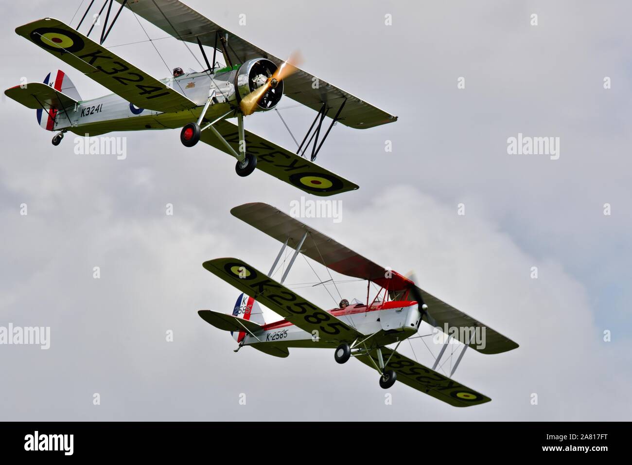 1931 621 Avro Tutor (K3241) et un 1931 DH82a Tiger Moth (K2585) battant ensemble au spectacle militaire Shuttleworth bourget sur le 7 juillet 2019 Banque D'Images