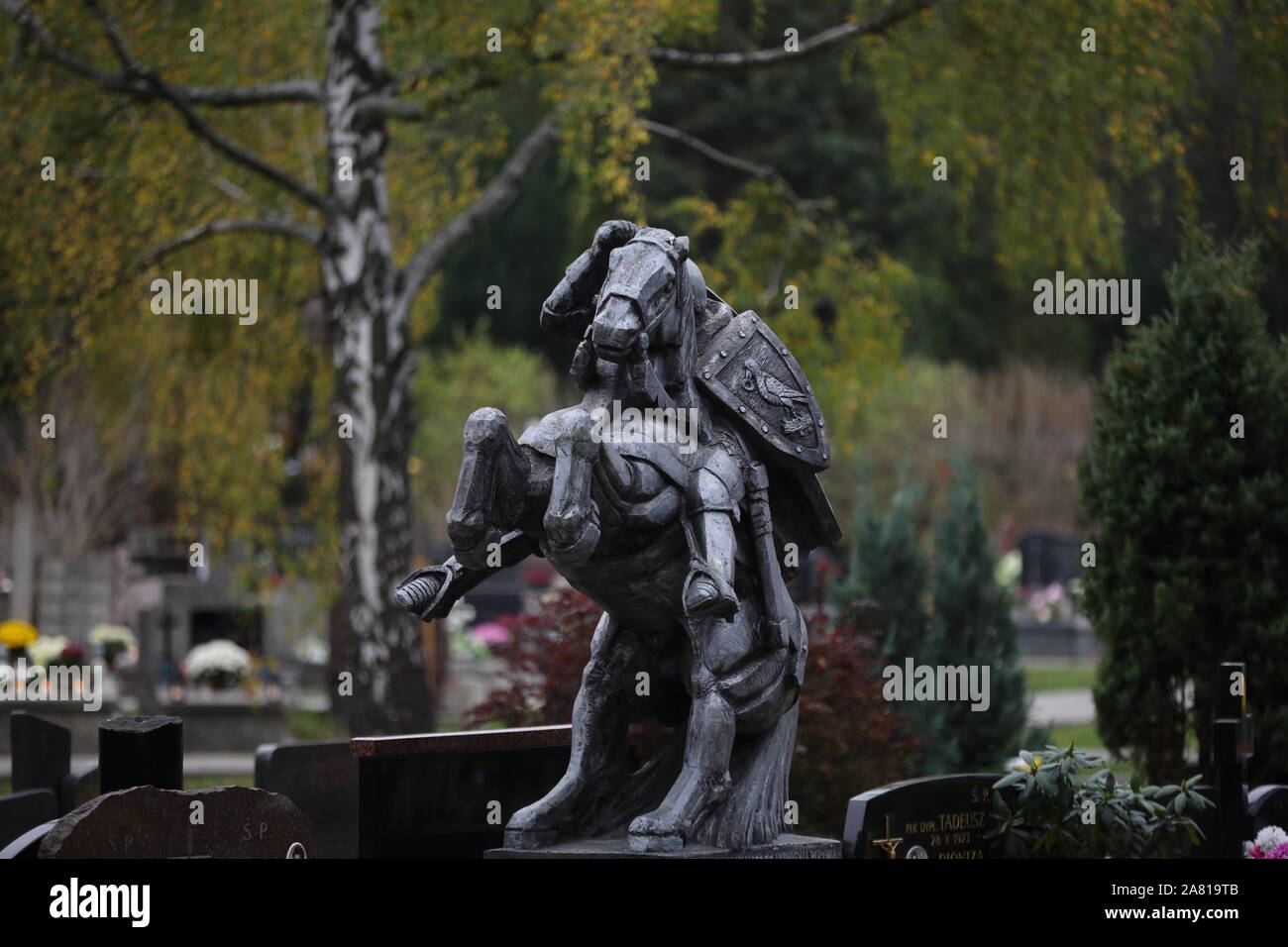 Cimetière, statue d'un chevalier sur un cheval Banque D'Images