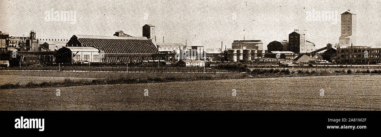 Une photo publicitaire imprimée tôt montrant l'ancienne et la nouvelle usine ici à Billingham (2 de 2) Banque D'Images