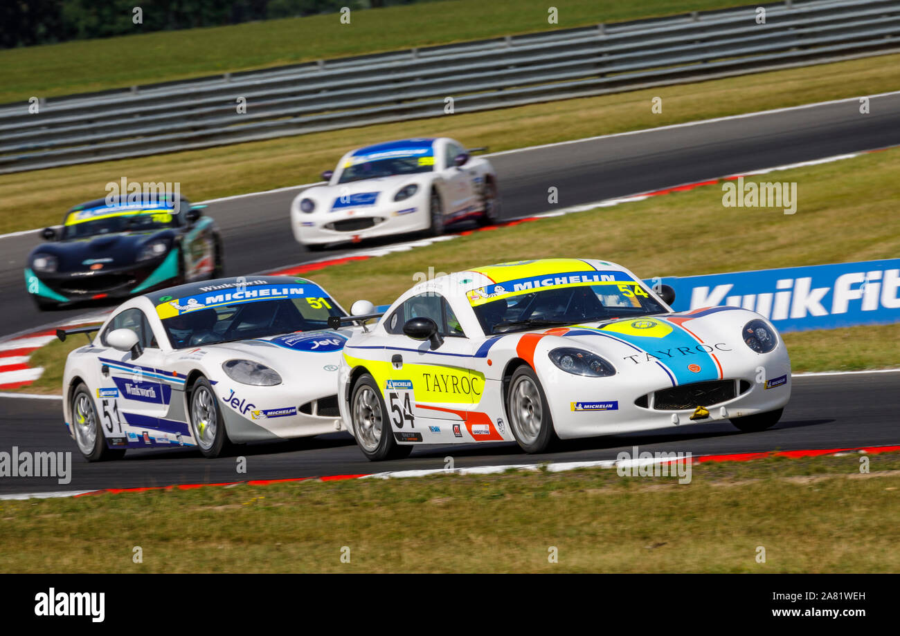 Theo Edgerton quitte Palmer dans son Junior Ginetta RCT durant la réunion de Snetterton BTCC 2019, Norfolk, Royaume-Uni. Banque D'Images