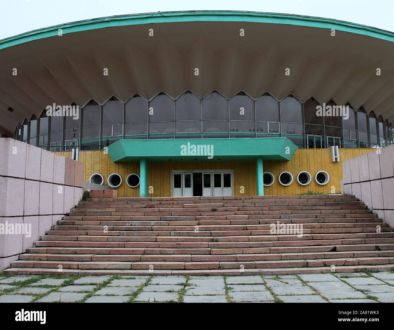 L'État kirghize bâtiment du cirque à Bichkek Banque D'Images