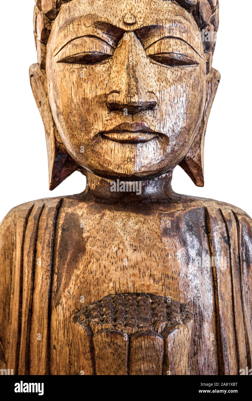 Buddha statue en bois holding fleur de lotus. Isolé Banque D'Images