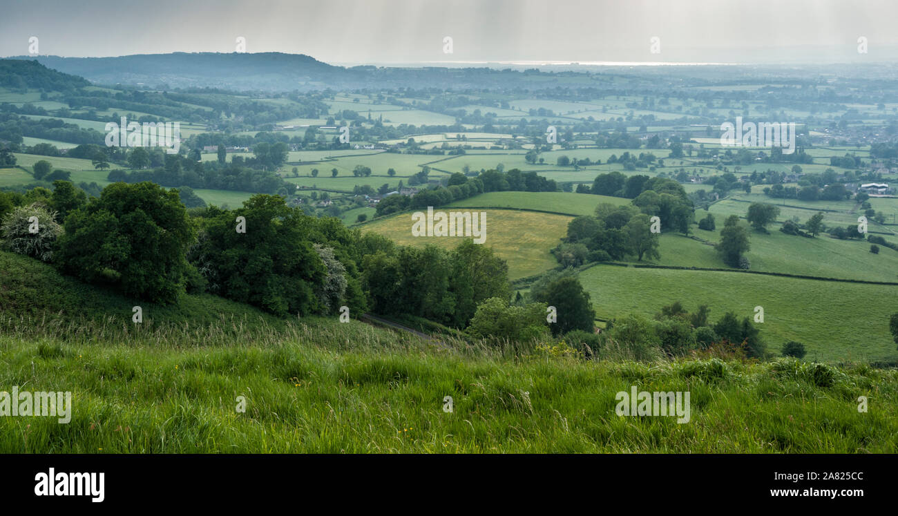 Uley - Vue sur M. Downham Hill vu de Uley Bury, Outliers Cotswold près de Dursley, Gloucestershire - Angleterre Banque D'Images