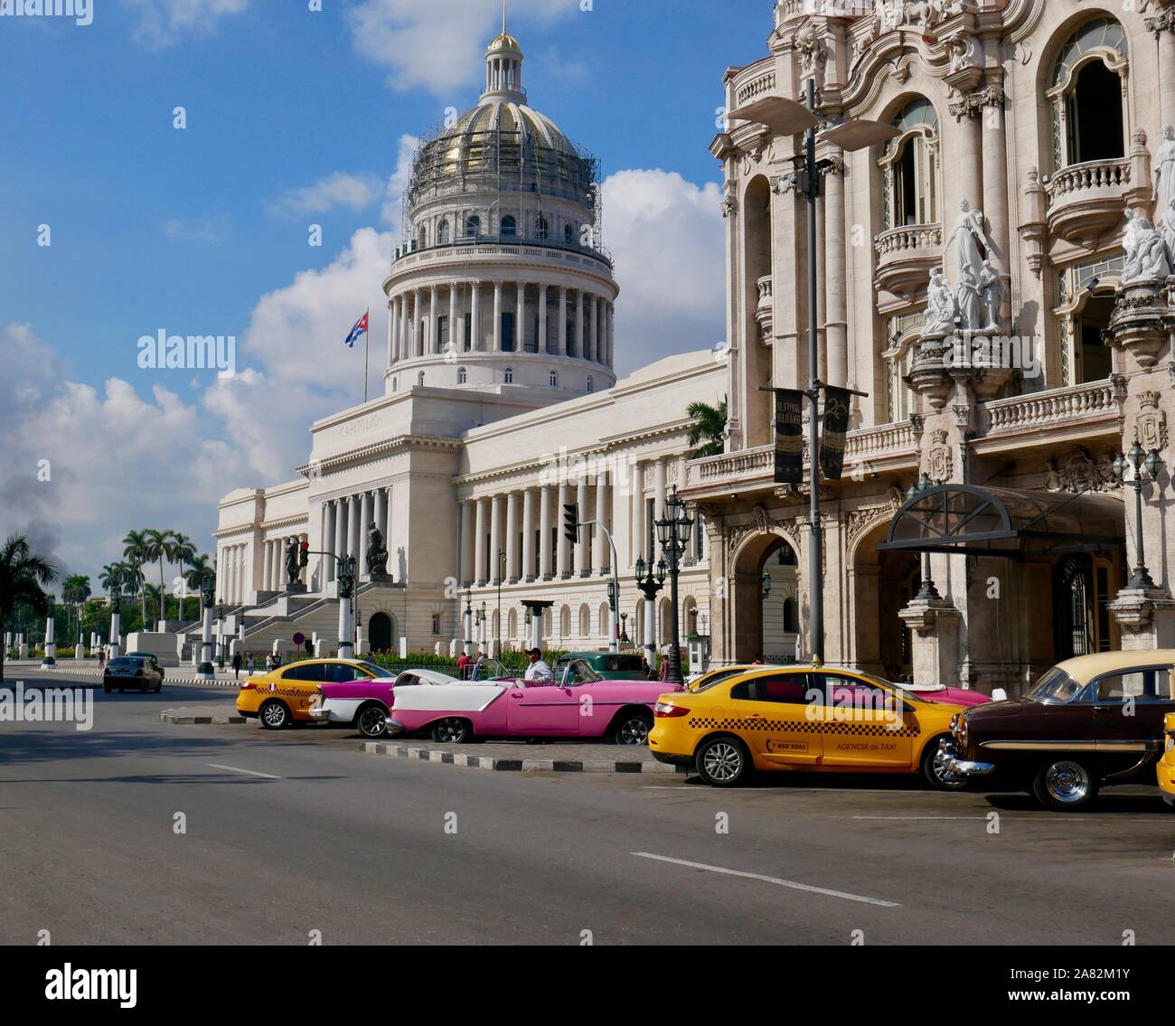 Oldtimer en face du Capitole La Havane Cuba Banque D'Images