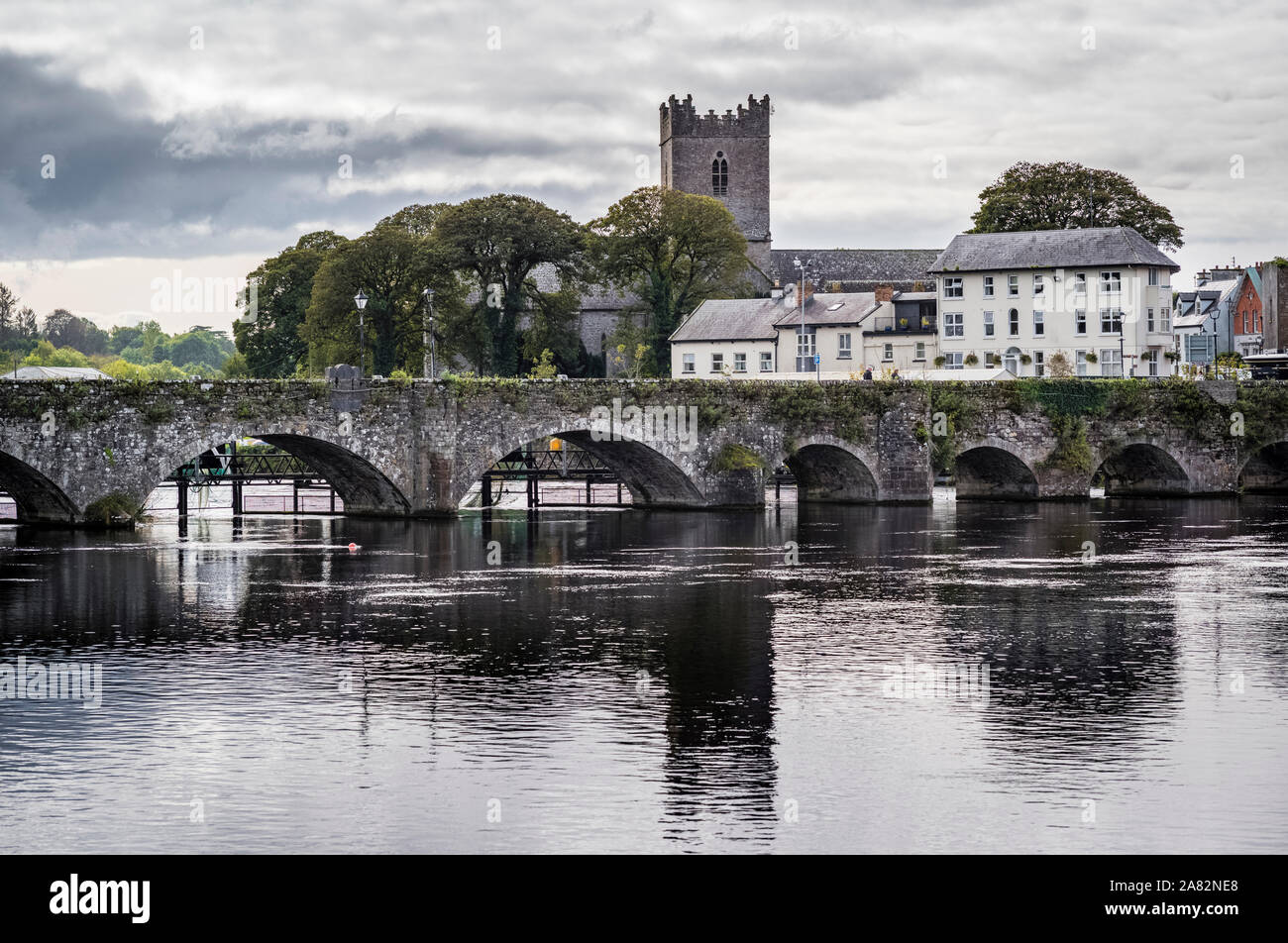 La RIVIÈRE SHANNON COMTÉ DE CLARE IRLANDE KILLALOE Banque D'Images