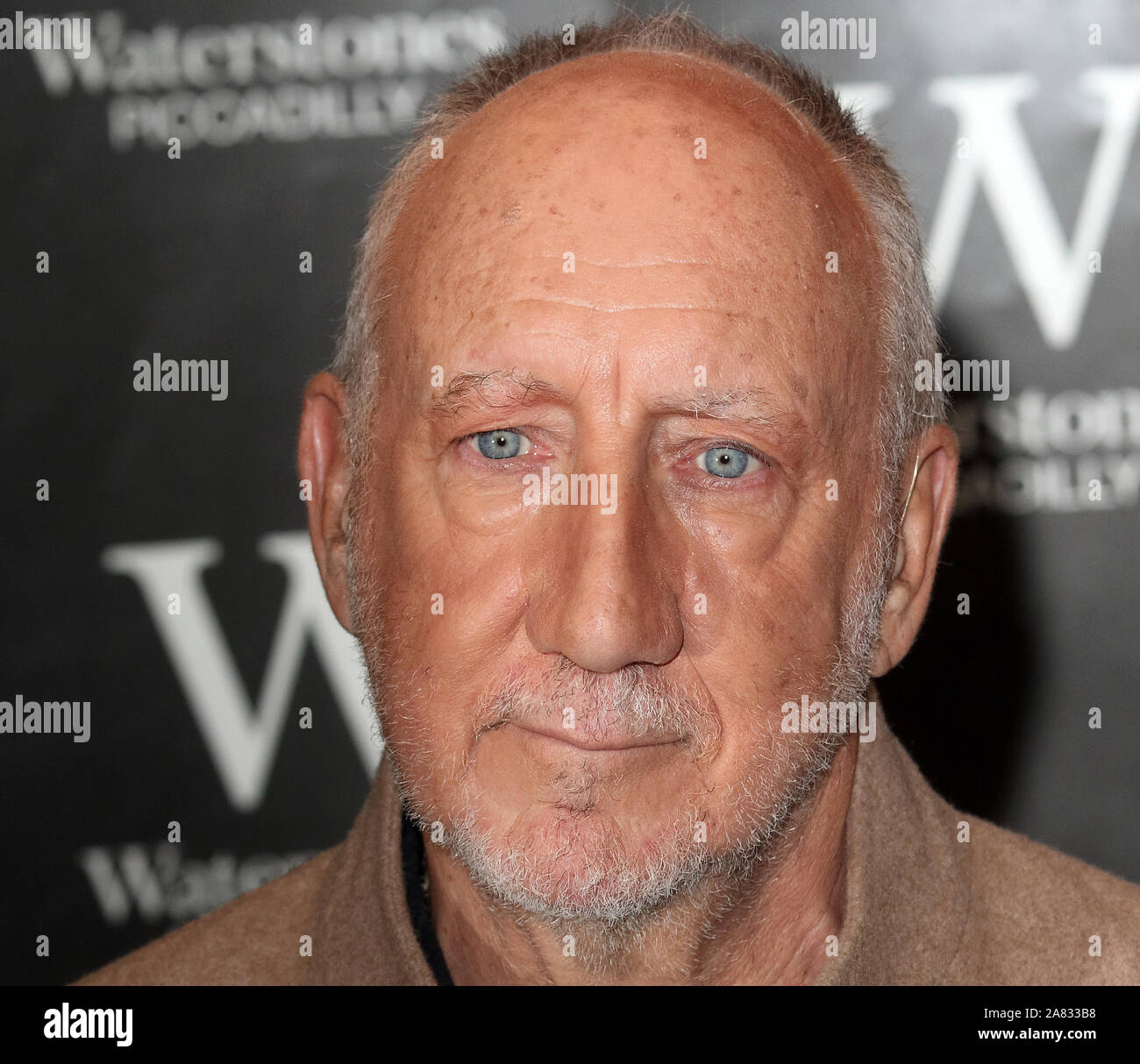 Londres, Royaume-Uni. 05Th Nov, 2019. Pete Townshend, guitariste du légendaire groupe de rock britannique The Who, assiste à son nouveau roman, l'âge de l'Anxiété, livre signature à Waterstones Piccadilly à Londres. Credit : SOPA/Alamy Images Limited Live News Banque D'Images