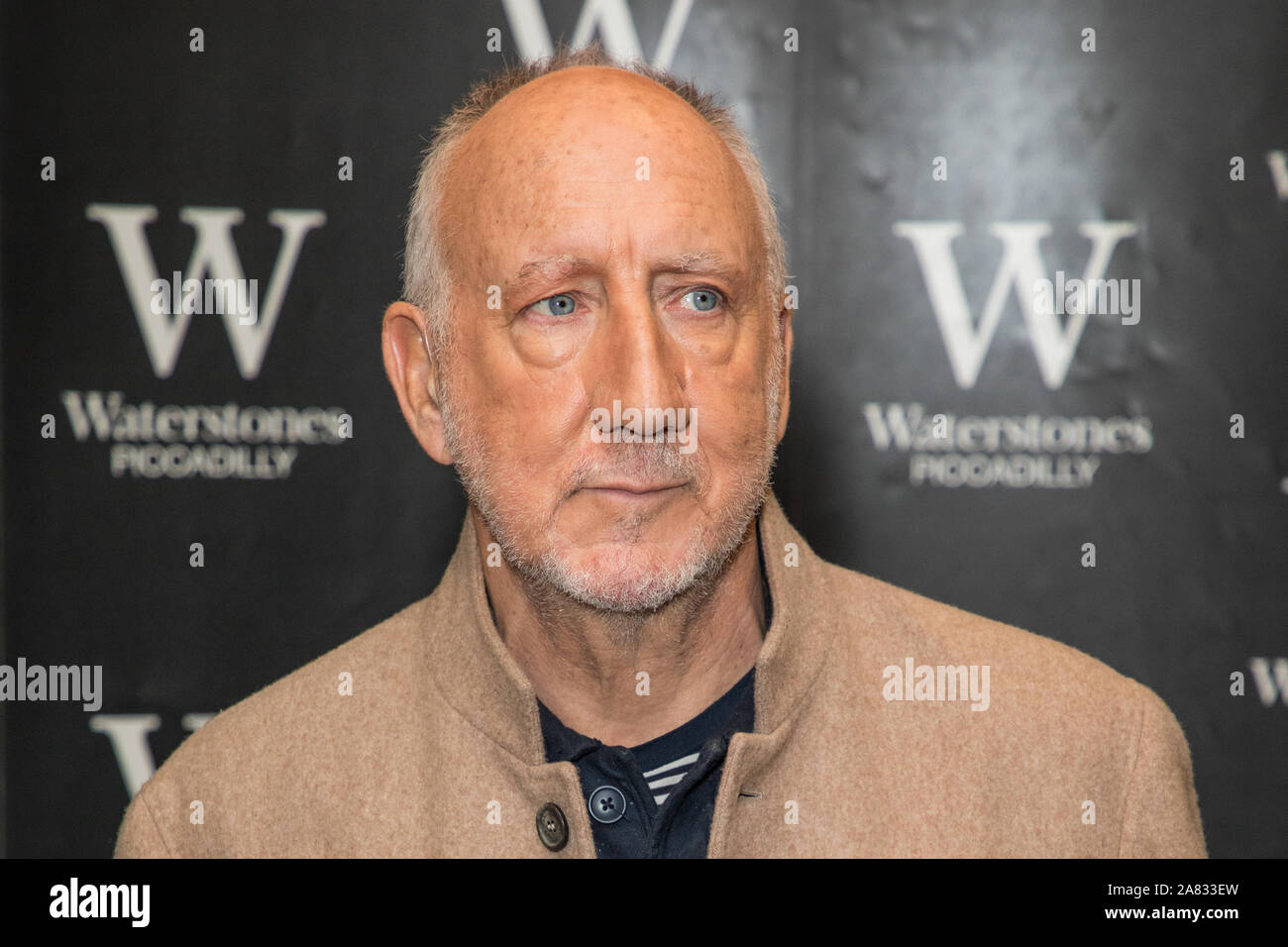 Londres, Royaume-Uni. 05Th Nov, 2019. Pete Townshend signe des exemplaires de son roman "L'âge de l'anxiété' à Waterstones Piccadilly à Londres. Credit : SOPA/Alamy Images Limited Live News Banque D'Images