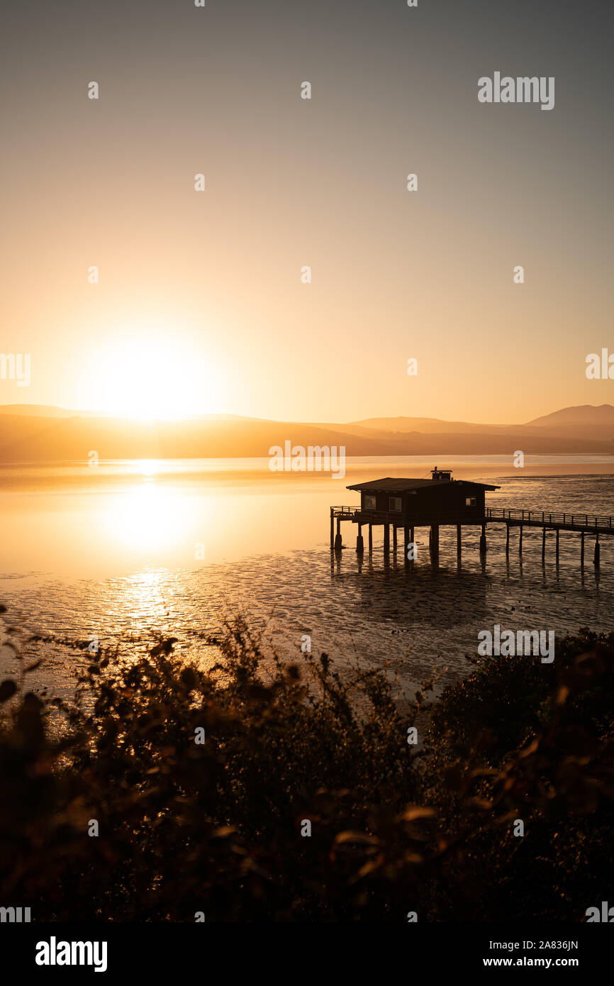 Lever du soleil à une jetée au Point Reyes Banque D'Images