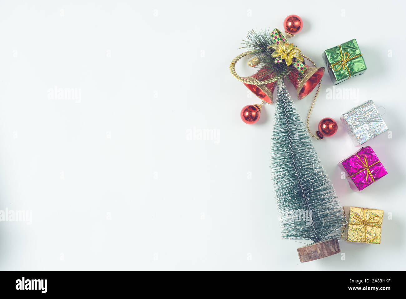 De belles décorations de Noël 2020 sur un fond clair. Banque D'Images