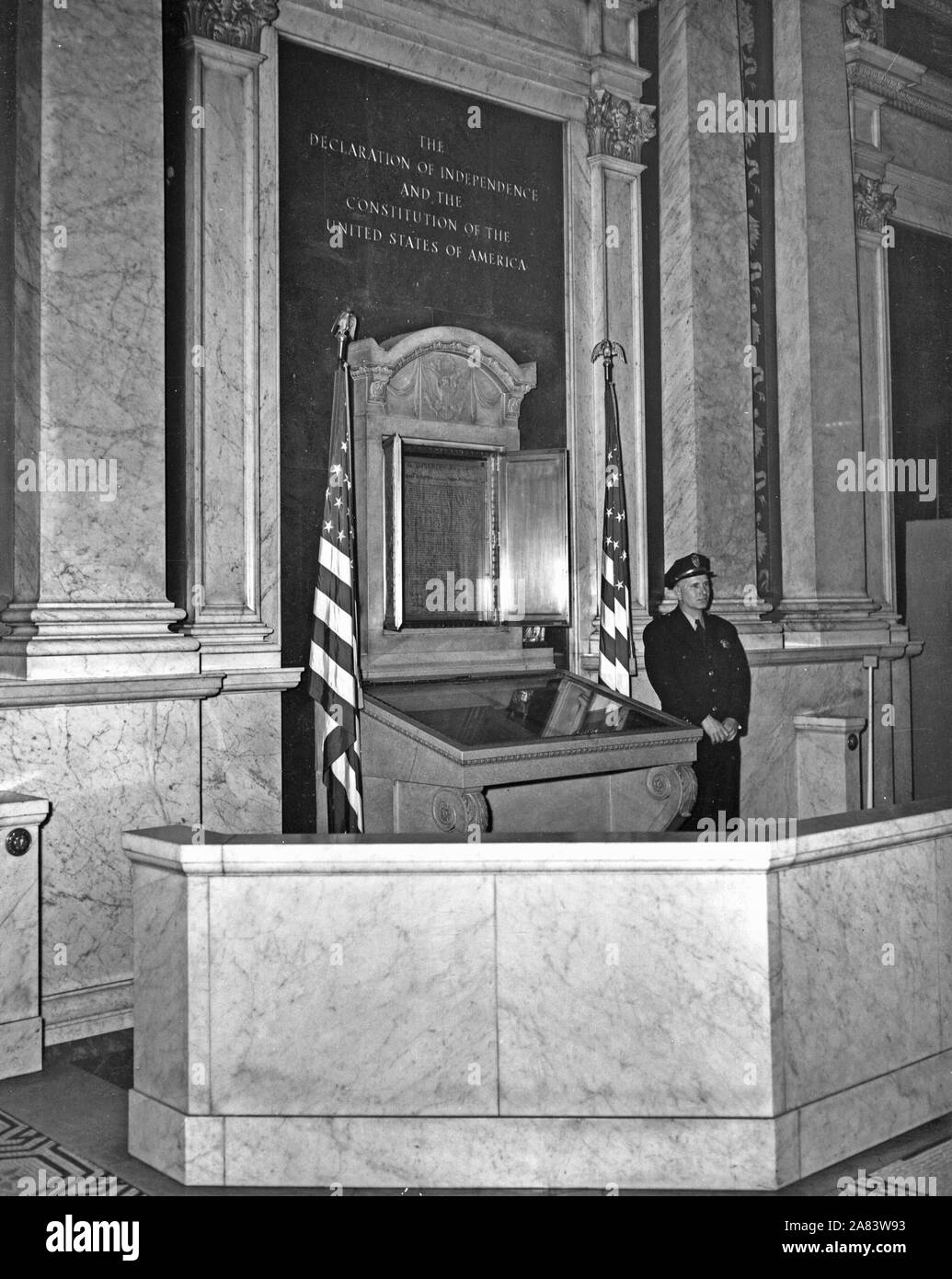 La Déclaration d'indépendance et de la Constitution ont été transférés de la Bibliothèque du Congrès aux Archives nationales le 13 décembre 1952. - La garde au lieu de culte. Banque D'Images