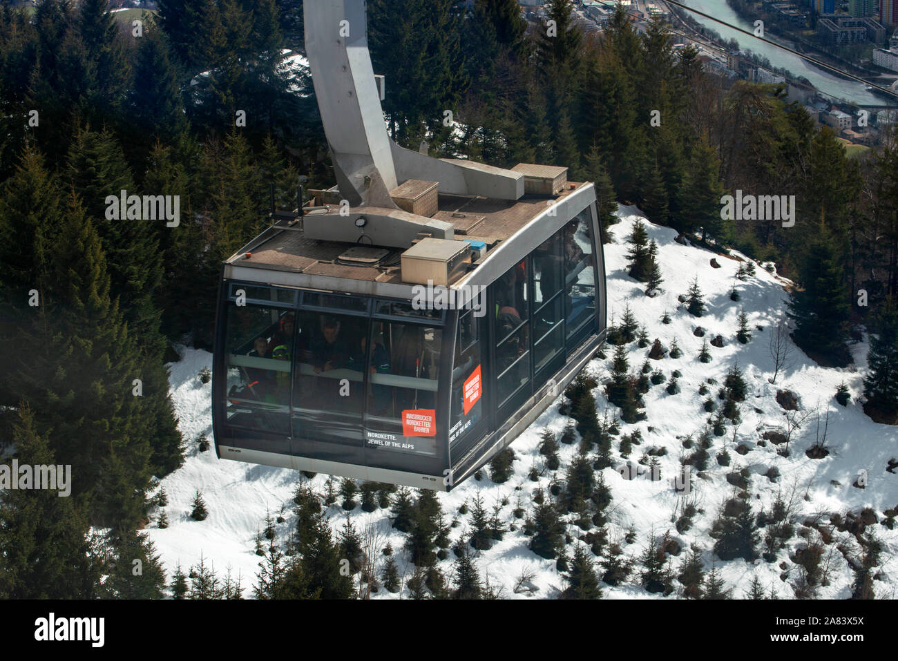 Ciel Nordkette mountain resort et les pistes de ski près de Innsbruck Tyrol Autriche Banque D'Images