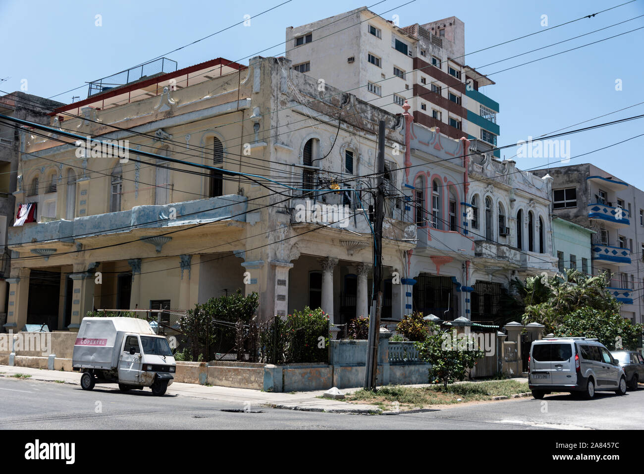 Le bâtiment en ruine est l'accueil de la station de radio Radio Cubana à La Havane, Cuba Banque D'Images