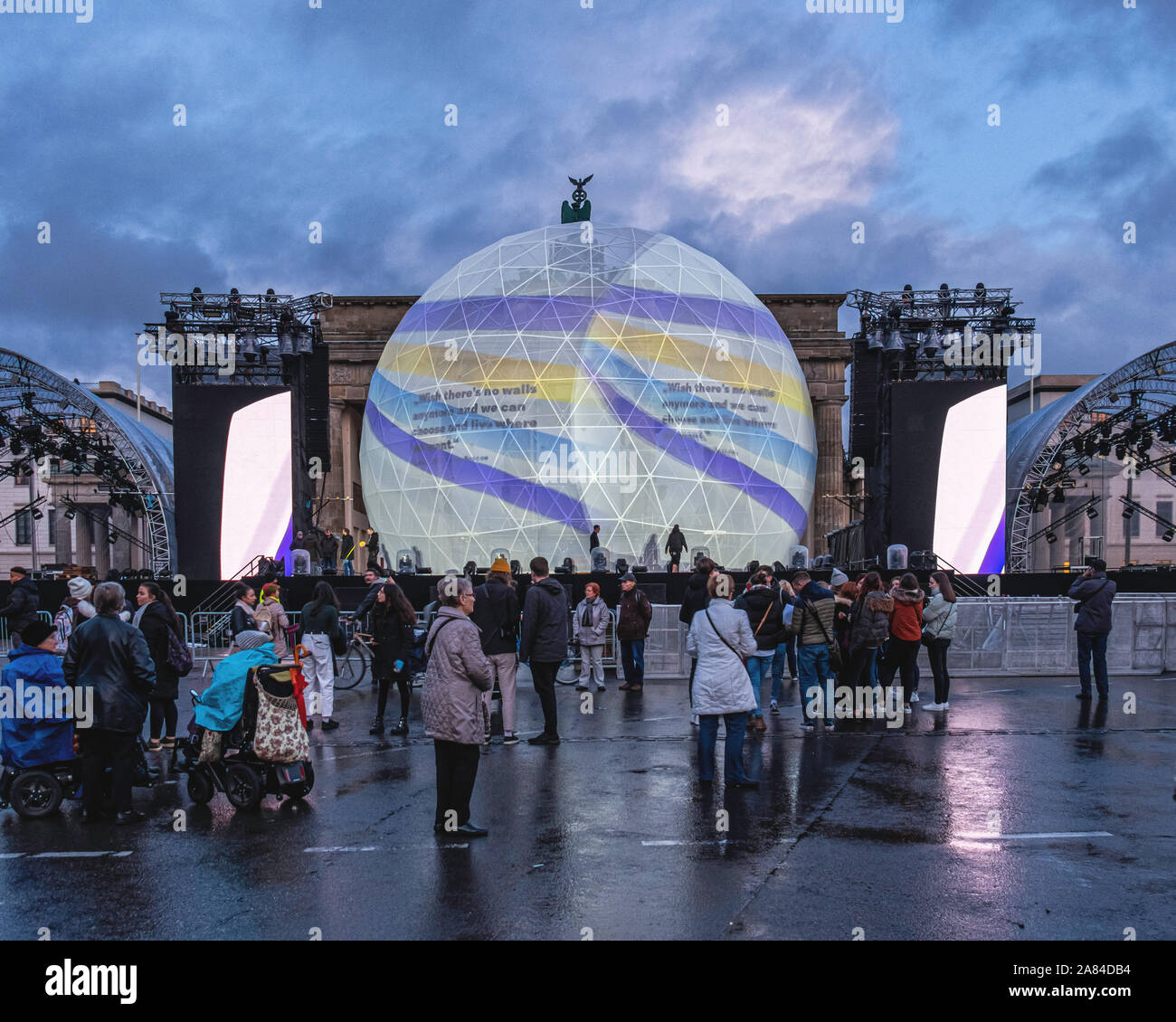 La célébration du 30e anniversaire de la chute du Mur de Berlin. Scène