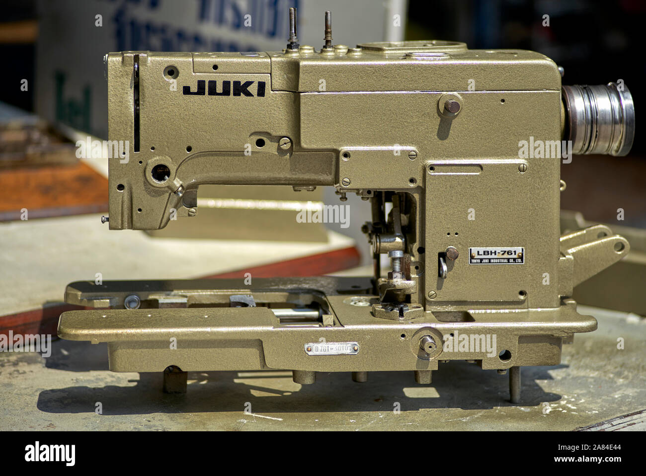 Vintage machine à coudre. Juki LBH 761 machine à coudre commerciale, fabriqué au Japon Banque D'Images