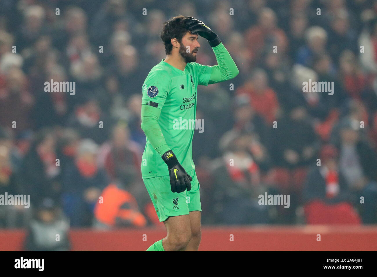 5 novembre 2019, Anfield, Liverpool, Angleterre ; Ligue des Champions, Liverpool v KRC Genk : Alisson (1) de Liverpool Crédit : Mark Cosgrove/News Images Banque D'Images