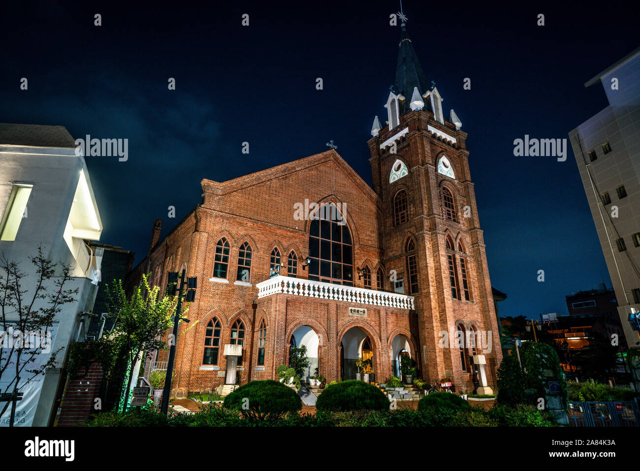 La première église presbytérienne de Daegu éclairés la nuit, à Daegu en Corée du Sud Banque D'Images