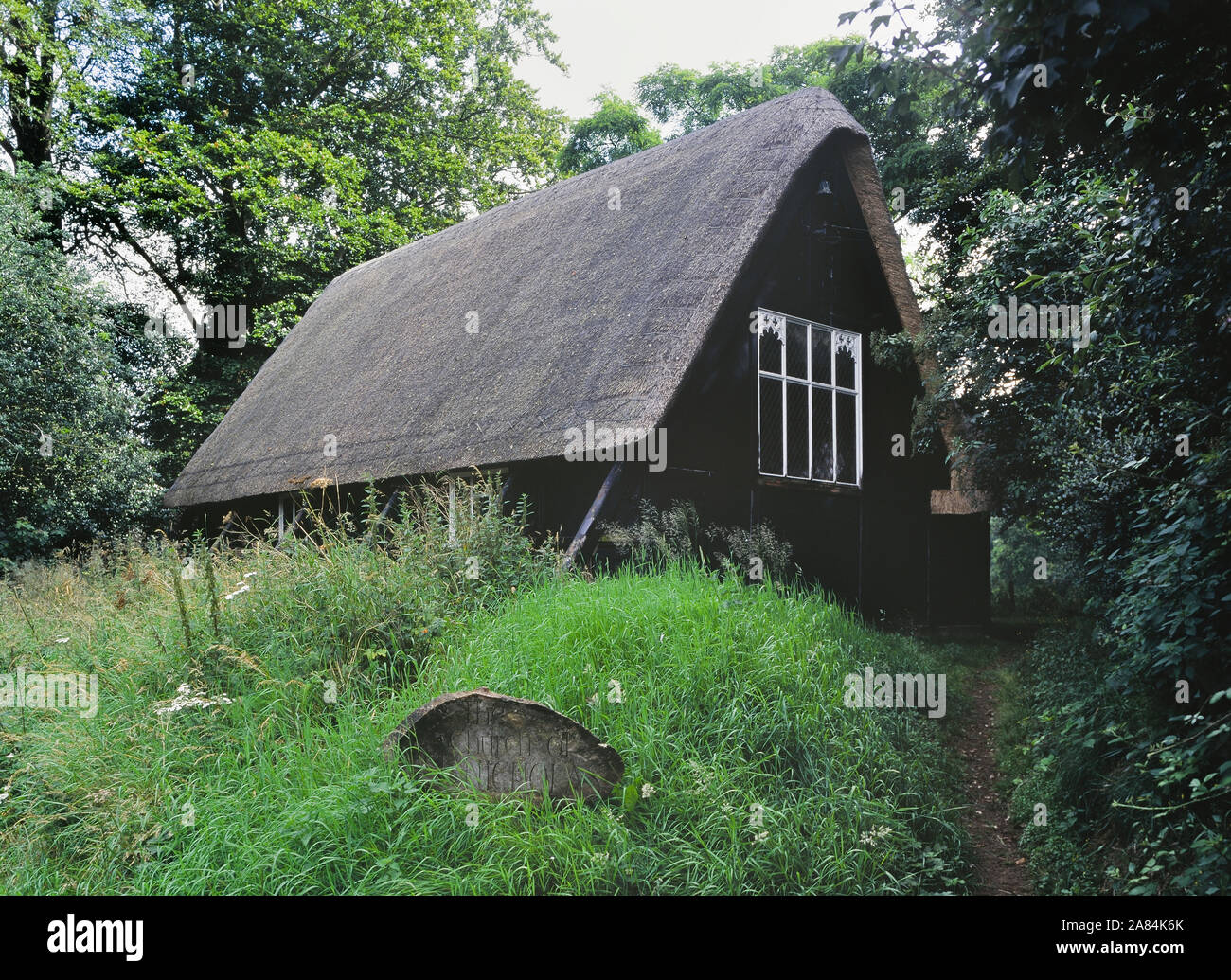 L'église en bois de chaume historique de St Mary et St Nicholas village église paroissiale, Sandy Lane, Wiltshire, England, UK Banque D'Images