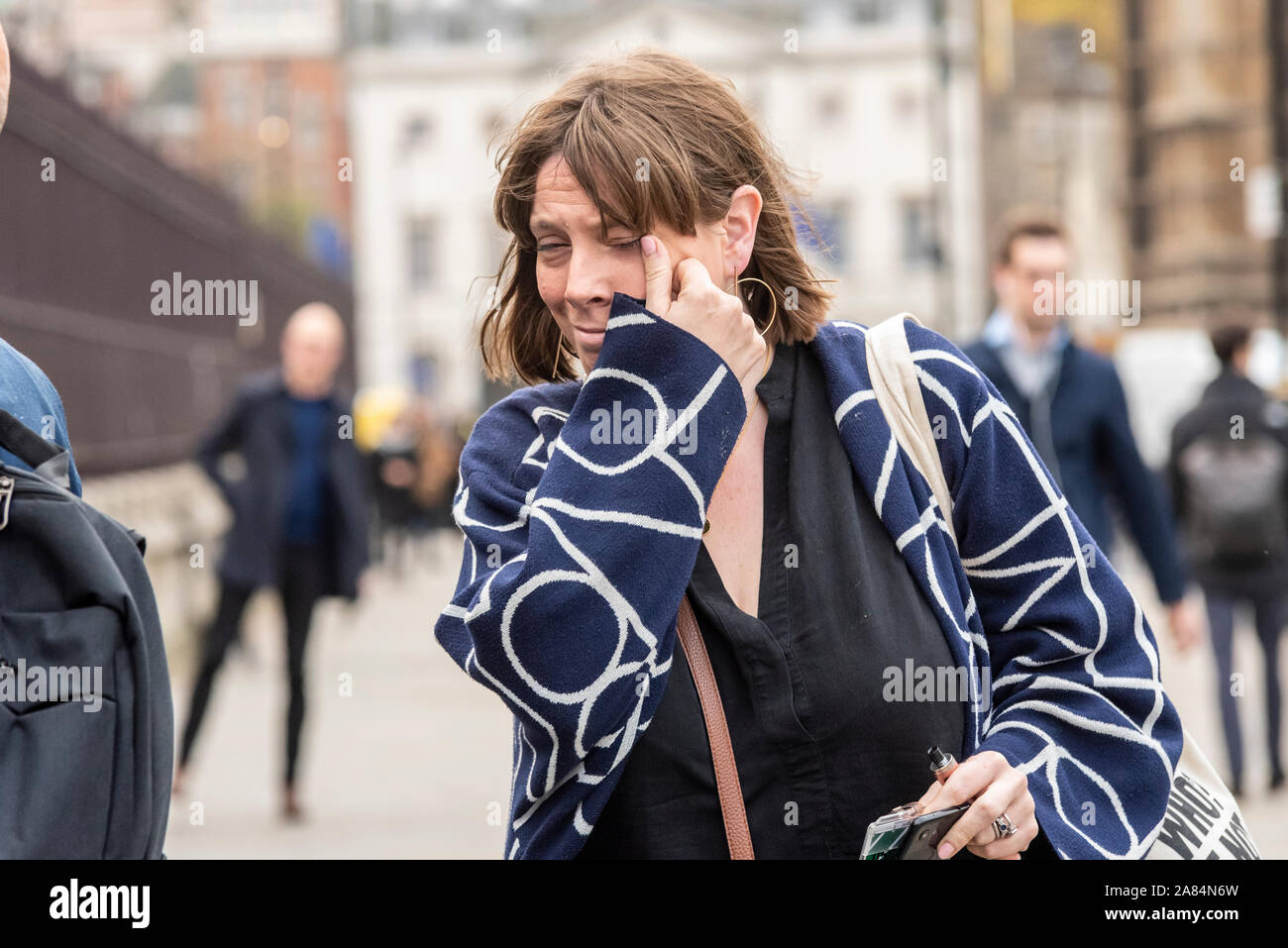 Le député fatigué de Jess Phillips arrive à la Chambre des communes pour leur dernière journée de débats avant que le Parlement soit dissous en vue de l'élection générale Banque D'Images