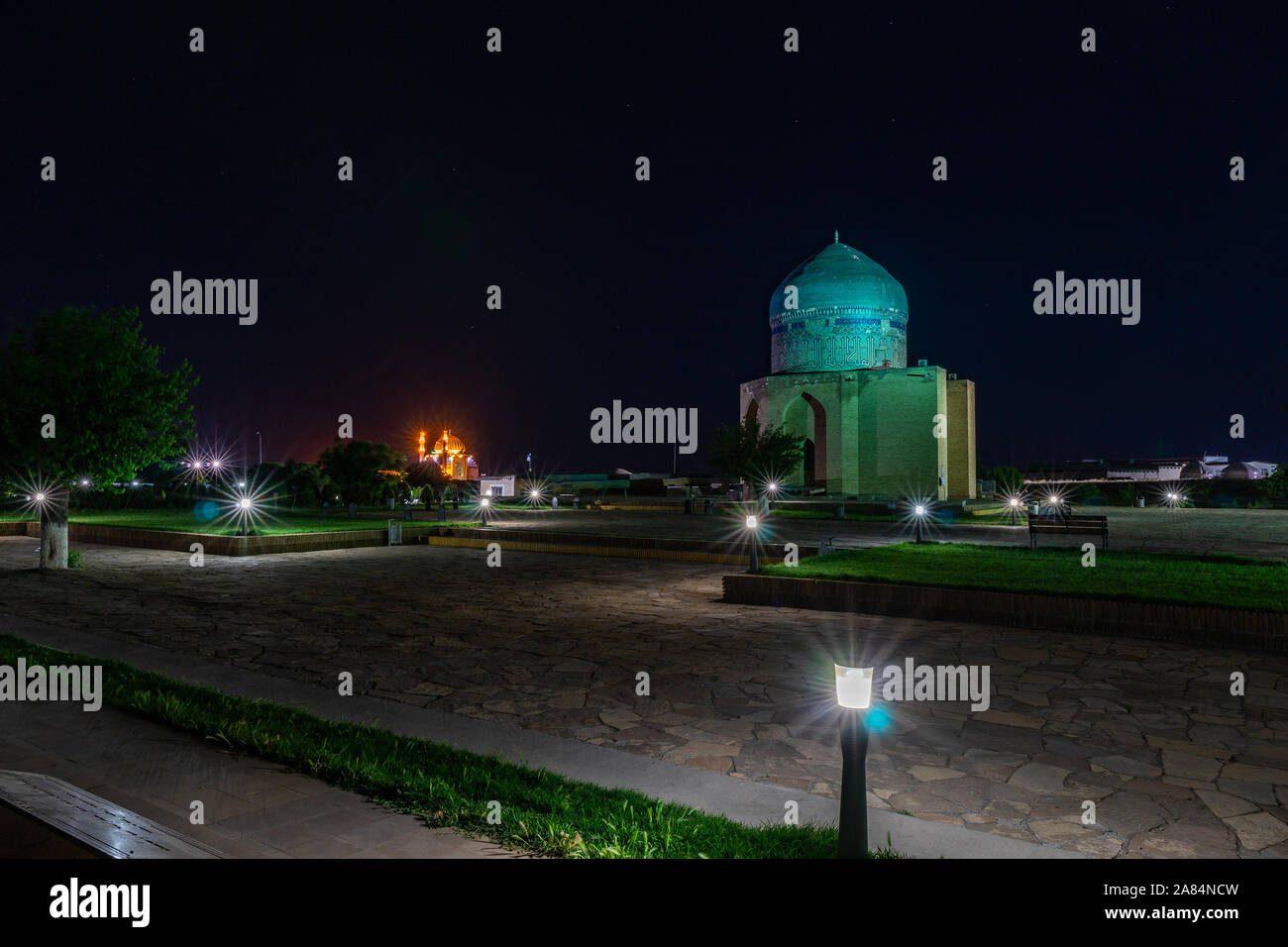 Mausolée de Turkestan Rabia Sultan Begim Khoja Ahmad Yasawi à couper le souffle lumineux complexe pittoresque Vue de nuit Feux Banque D'Images