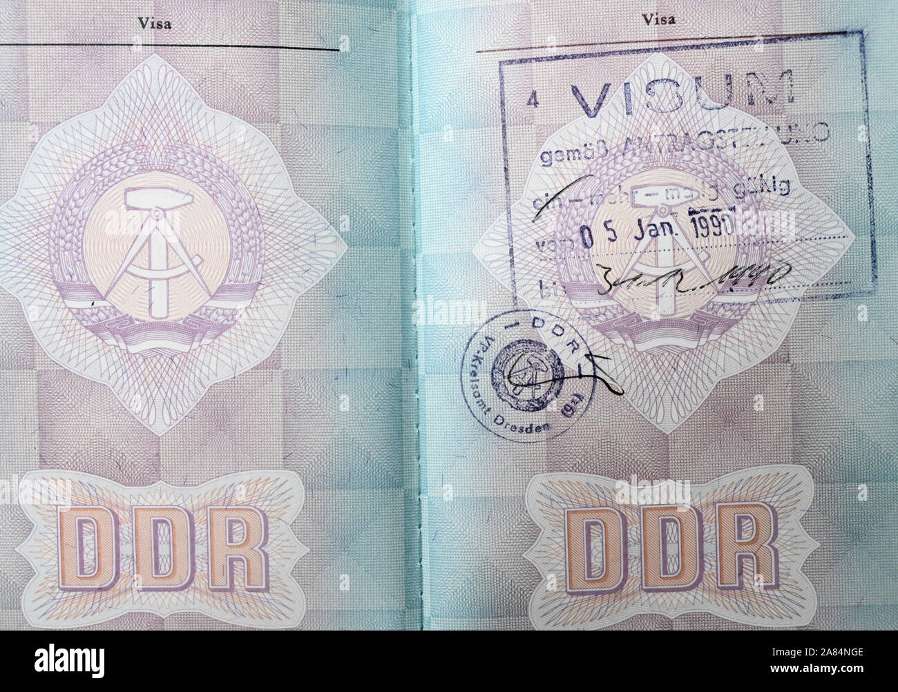 Gdr passport Banque de photographies et d'images à haute résolution - Alamy