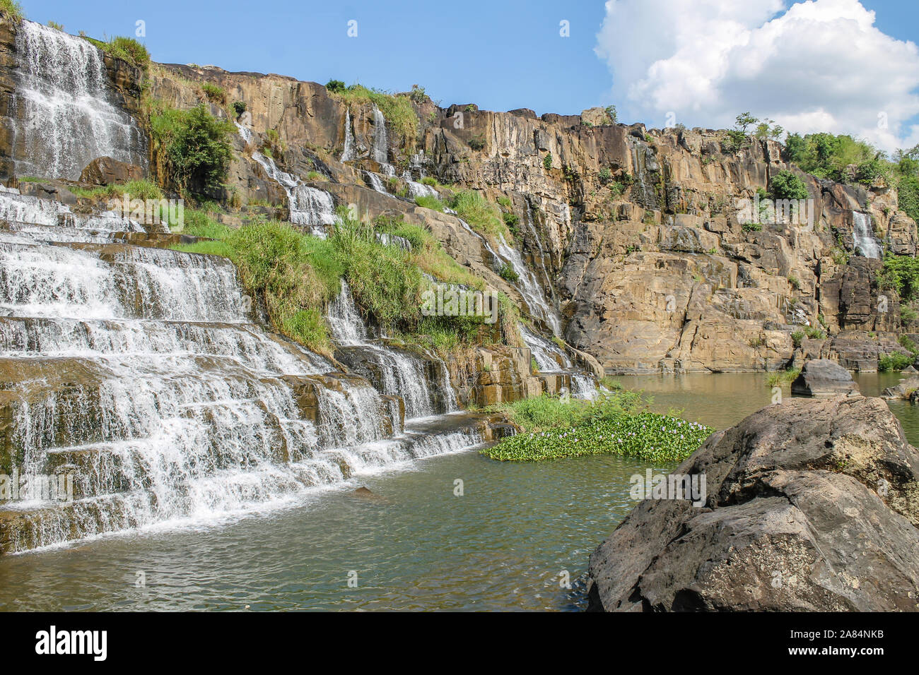 Vue de la cascade Pongour Pongour (TAN) dans la province de Lam Dong, le centre du Vietnam. Banque D'Images