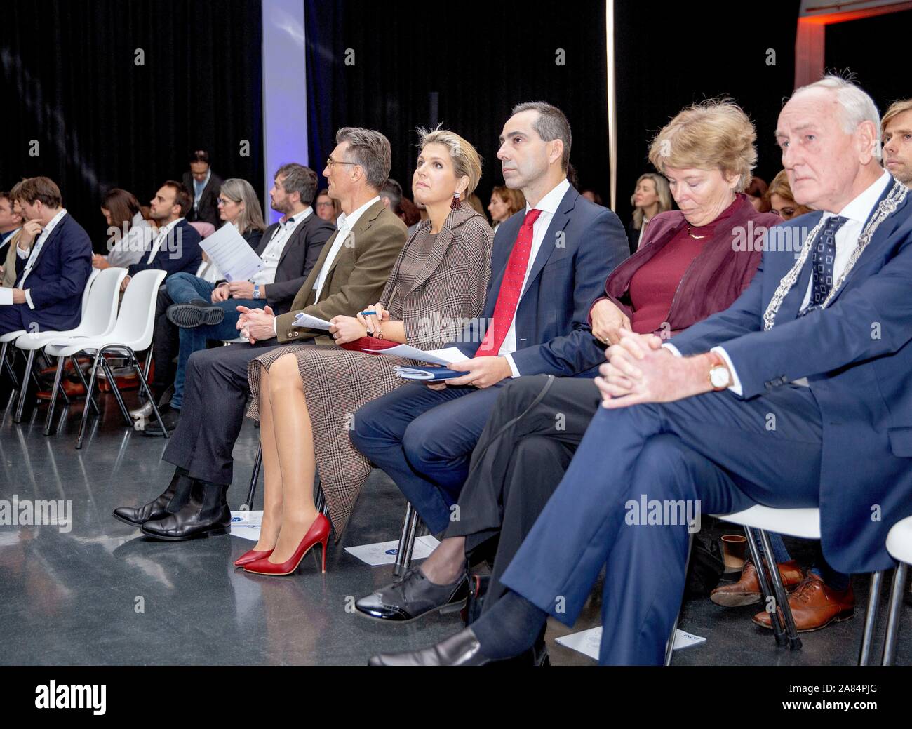 La Haye, Pays-Bas. 06 Nov, 2019. Reine Maxima des Pays-Bas à l'Fokkerterminal à La Haye, le 06 novembre 2019, pour assister à la 15e conférence de la European Venture Philanthropy Association, l'EVPA, une forme de philanthropie qui se concentre sur les investissements des entreprises pour renforcer les organisations sociales avec un purposeCredit : Albert Nieboer/ Pays-Bas OUT/Point de vue OUT |/dpa/Alamy Live News Banque D'Images