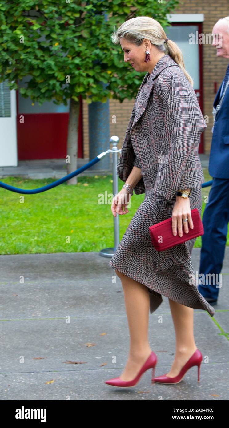 La Haye, Pays-Bas. 06 Nov, 2019. Reine Maxima des Pays-Bas arrive à l'Fokkerterminal à La Haye, le 06 novembre 2019, pour assister à la 15e conférence de la European Venture Philanthropy Association, l'EVPA, une forme de philanthropie qui se concentre sur les investissements des entreprises pour renforcer les organisations sociales avec un purposeCredit : Albert Nieboer/ Pays-Bas OUT/Point de vue OUT |/dpa/Alamy Live News Banque D'Images