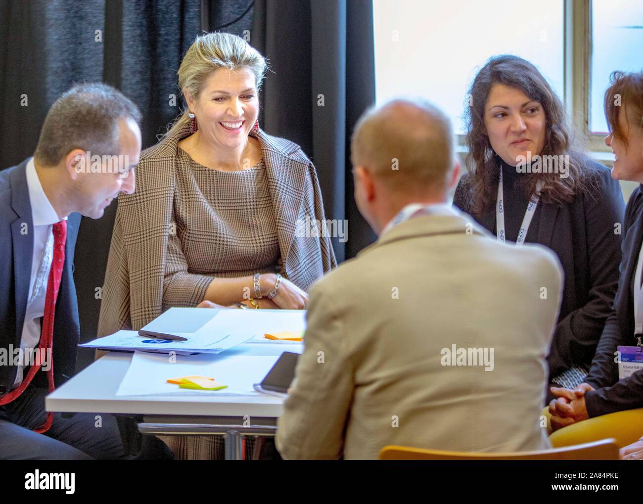 La Haye, Pays-Bas. 06 Nov, 2019. Reine Maxima des Pays-Bas à l'Fokkerterminal à La Haye, le 06 novembre 2019, pour assister à la 15e conférence de la European Venture Philanthropy Association, l'EVPA, une forme de philanthropie qui se concentre sur les investissements des entreprises pour renforcer les organisations sociales avec un purposeCredit : Albert Nieboer/ Pays-Bas OUT/Point de vue OUT |/dpa/Alamy Live News Banque D'Images