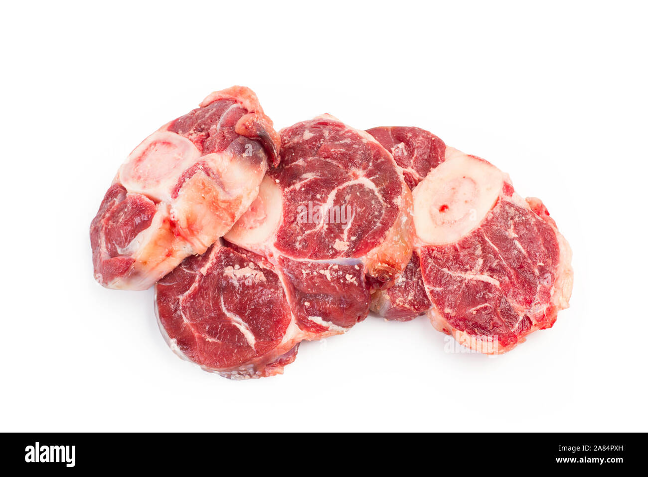 Osso Buco de matières premières sur un fond blanc Banque D'Images