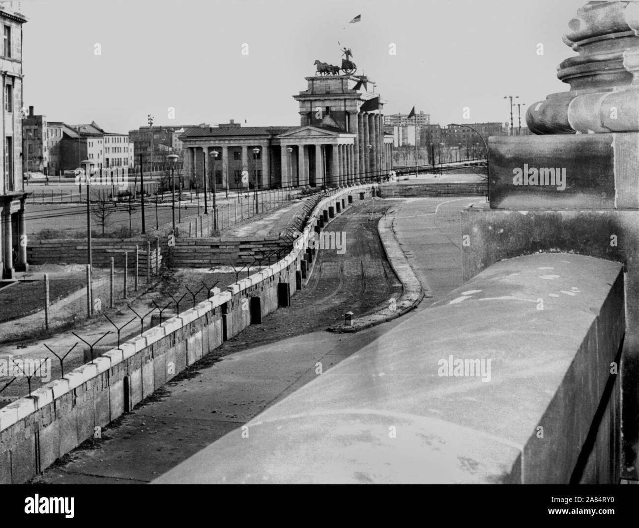 Rda. Tôt le matin du 13 août 1961 (AFP/ALLIANCE/IPA/Fotogramma, BERLIN - 2009-11-02) ps la photo est utilisable à l'égard du contexte dans lequel elle a été prise, et sans intention diffamatoire de la dignité des personnes représentées Uniquement utilisation éditoriale Banque D'Images