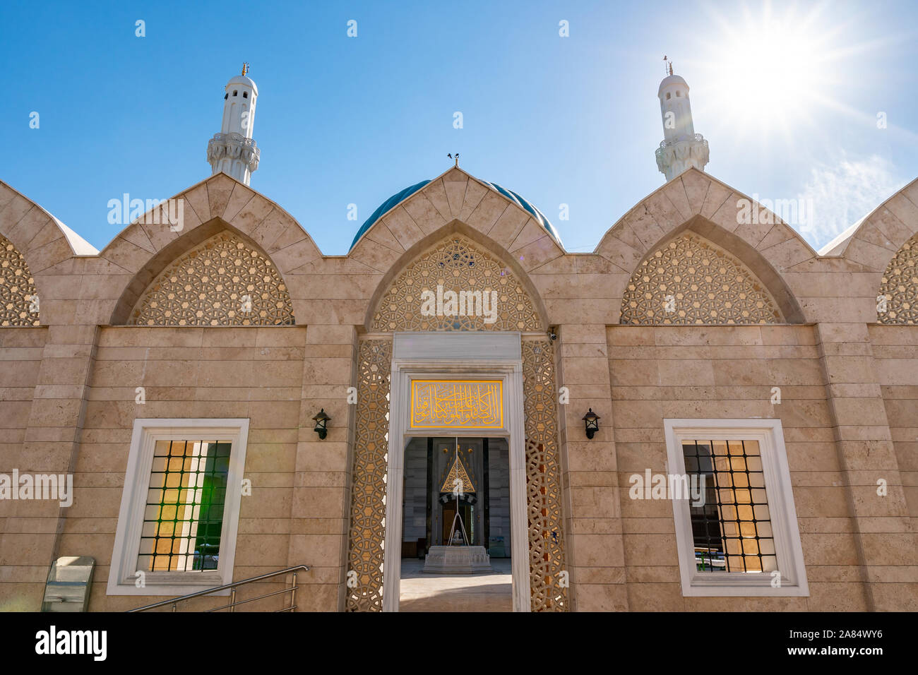 Turkestan Khoja Ahmed Yassawi pittoresque mosquée vue à couper le souffle sur un ciel bleu ensoleillé Jour Banque D'Images