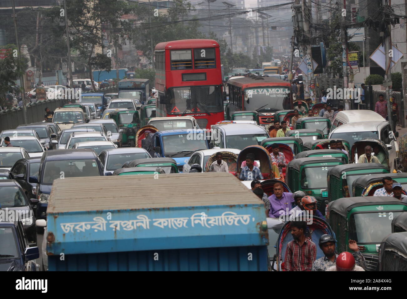 Embouteillage 06 nov2019, embouteillage à dhaka bangladeshpurana nayapaltan© Nazmul Islam/alamay Live news Banque D'Images