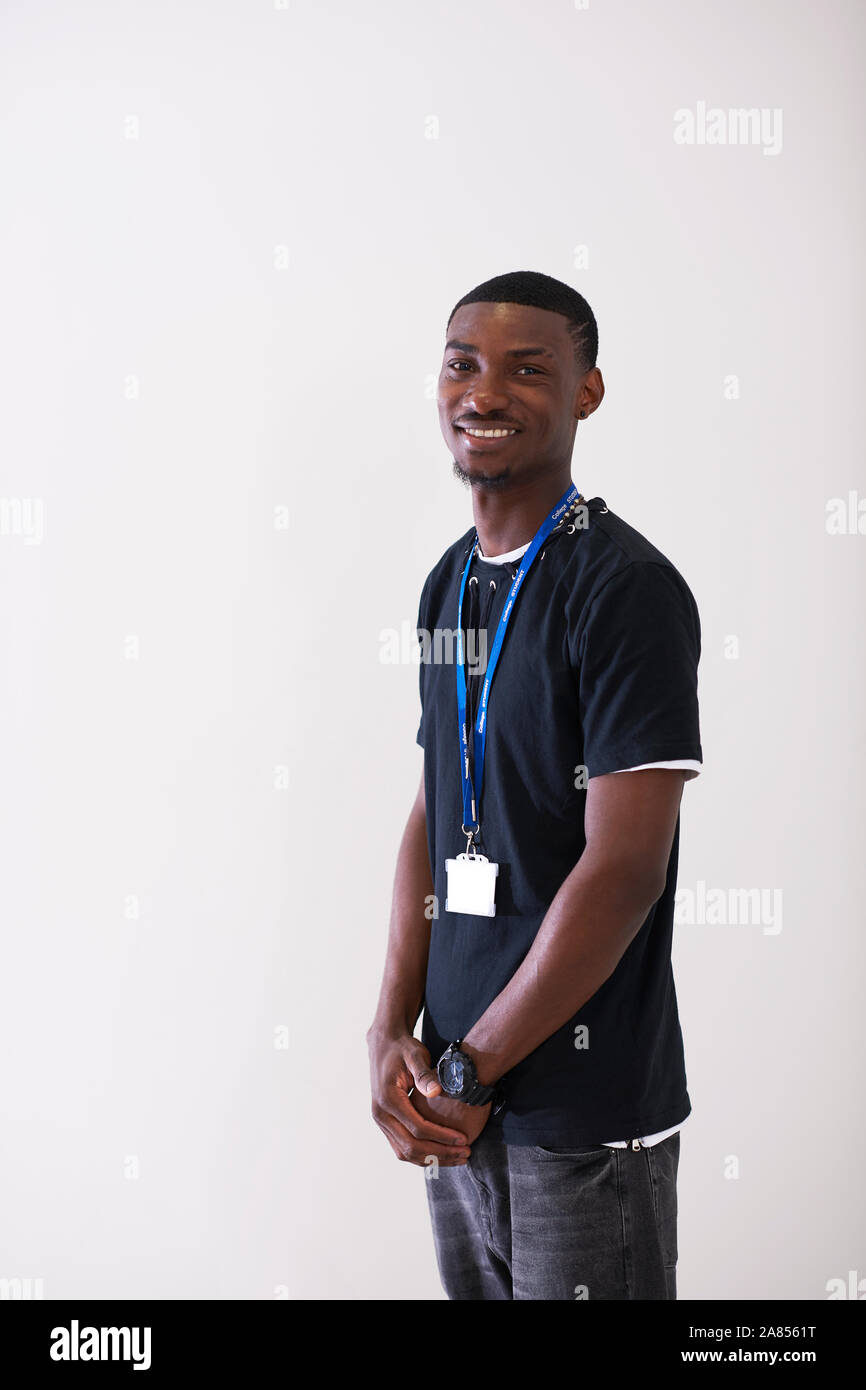 Portrait jeune homme confiant Banque D'Images