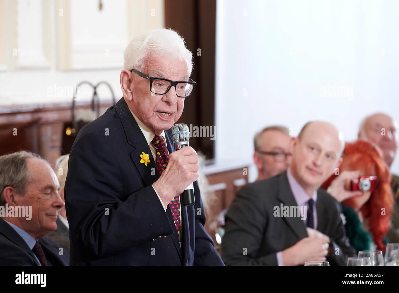 Barry Cryer au déjeuner littéraire Oldie ; 05/11/19 Banque D'Images