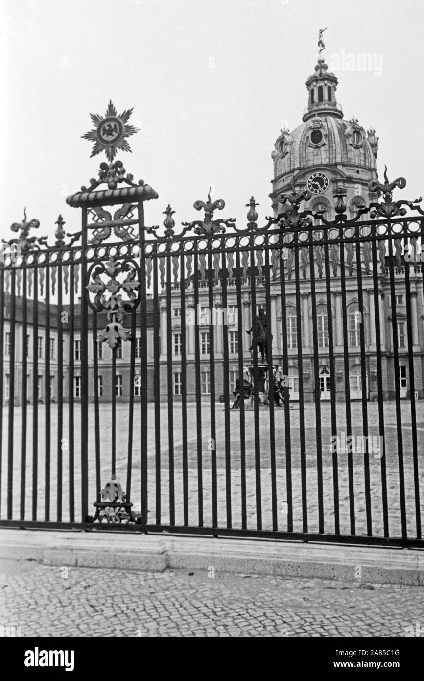 Château de Charlottenburg à Berlin, Deutschland 1961. Château de Charlottenburg à Berlin, Allemagne 1961. Banque D'Images