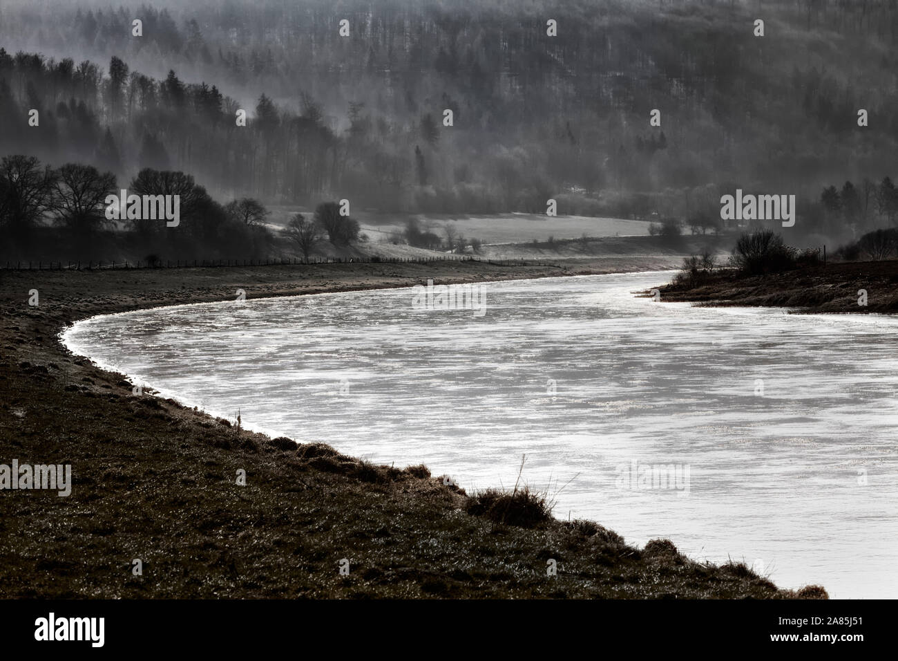 Weser en hiver, près de Oberweser, Gewissenruh, Weser Uplands, Thuringe, Hesse, Allemagne Banque D'Images