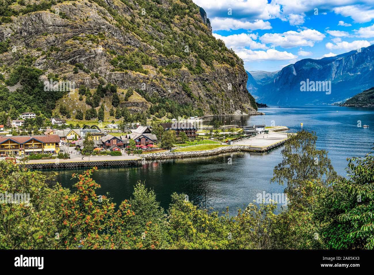 La Norvège. Norvegia. Le village de Flam le long d'Aurlandsfjord Banque D'Images