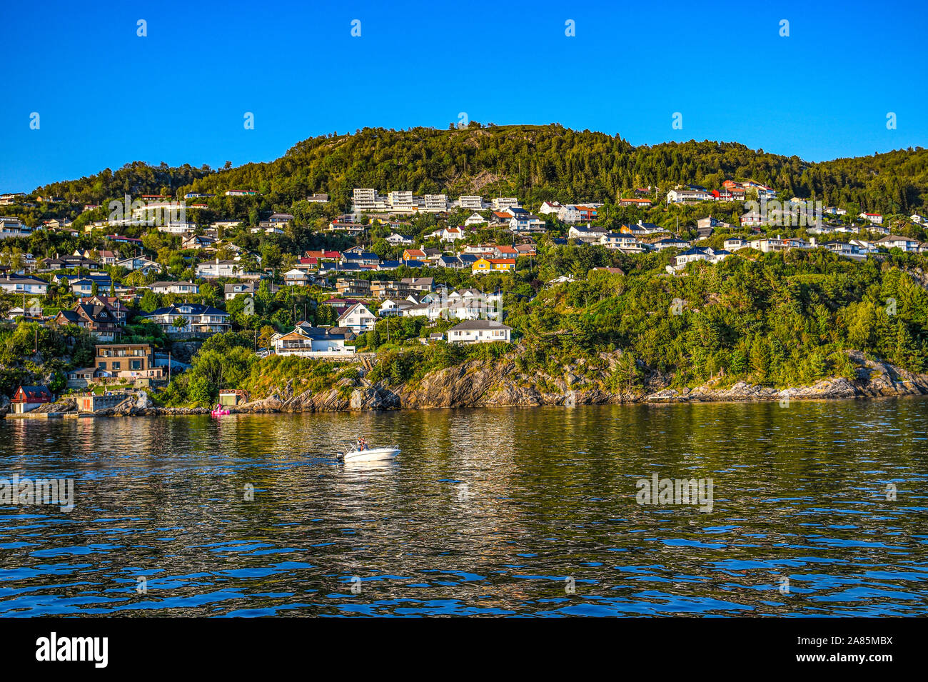 La Norvège. Norvegia. Logement sur la côte nord de Bergen Banque D'Images